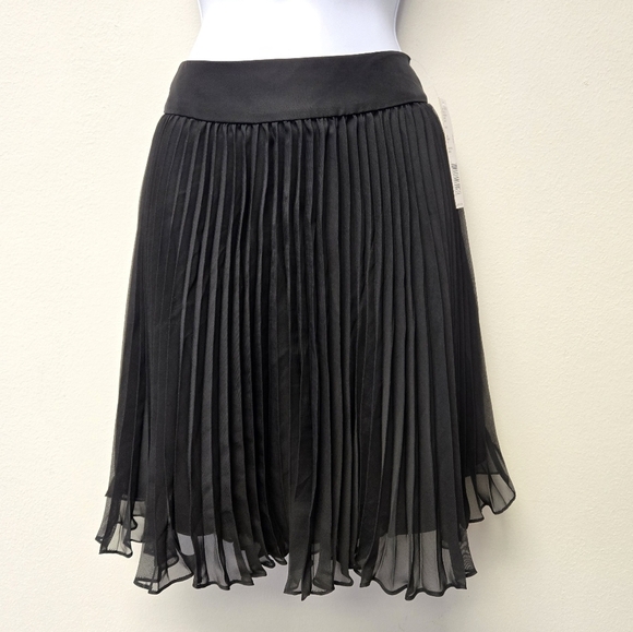 Gianni Bini Pleated A-line Mini Pearl Skirt Black 8 - Picture 1 of 9